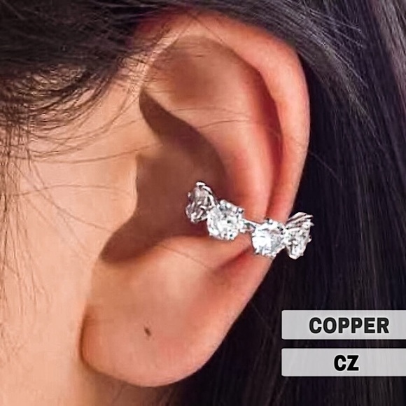 ⚜️𝟯𝟬%𝗢𝗙𝗙 𝗯𝘂𝗻𝗱𝗹𝗲𝘀 𝟯+⚜️ NEW CZ Round Pave Ear Cuff - Picture 1 of 10